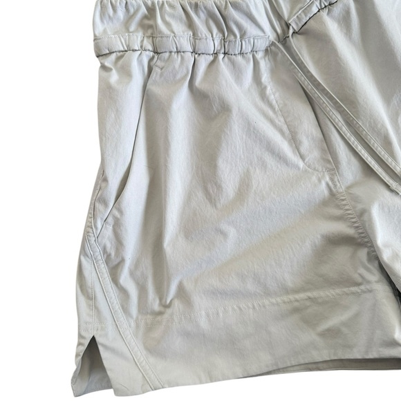 Lululemon Cinchable Waist High-Rise Woven Short 3.5" - Picture 4 of 6